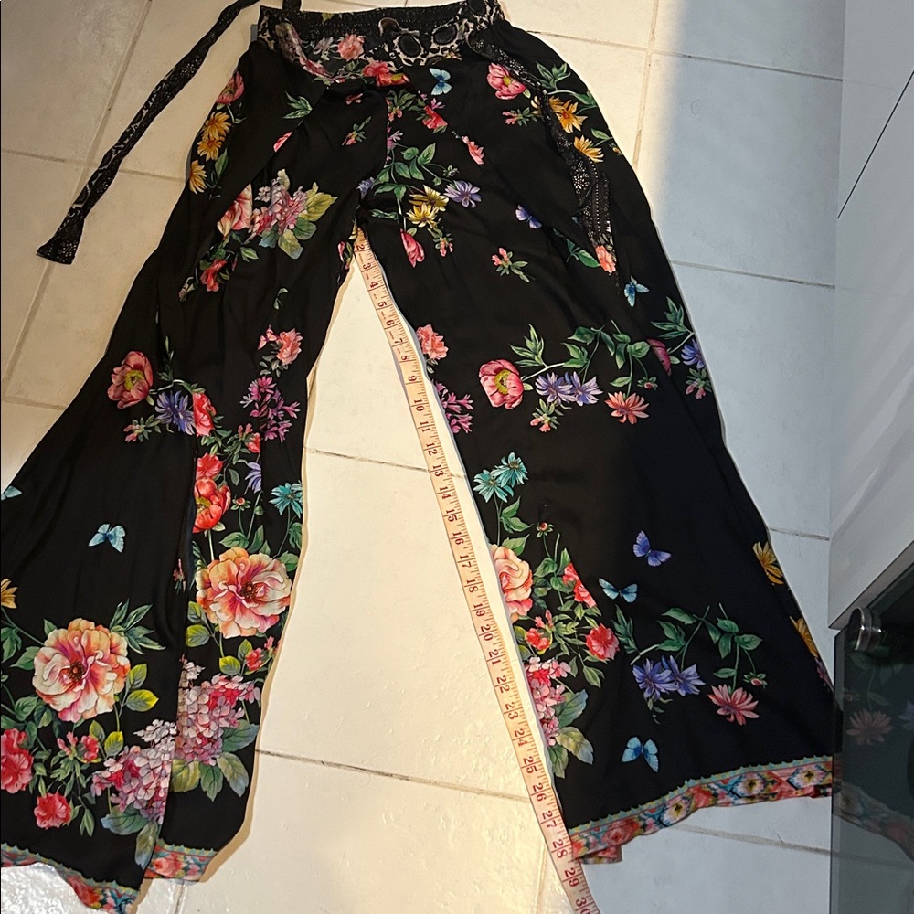 Gorgeous and flowing Johnny Was Black Floral lounging Pants. XS. - Picture 2 of 16